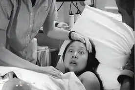 23岁孕妇产检被告知胎儿长了尾巴，夫妻崩溃大哭，不料婆婆却笑了图片