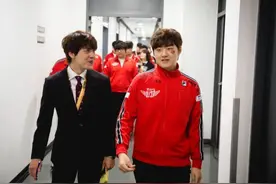 Bang宣布退役后连发十张图！满是SKT回忆，有一张特别扎心图片