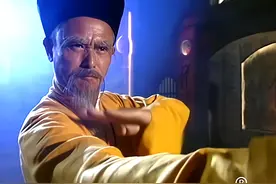 成昆的武功跟谁学的，为何能硬扛“降龙十八掌”？其实他来头极大图片