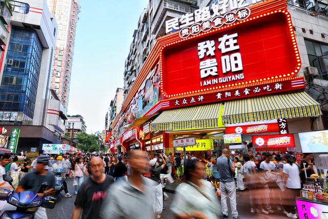 暑假近尾声，贵阳避暑旅游依旧火热