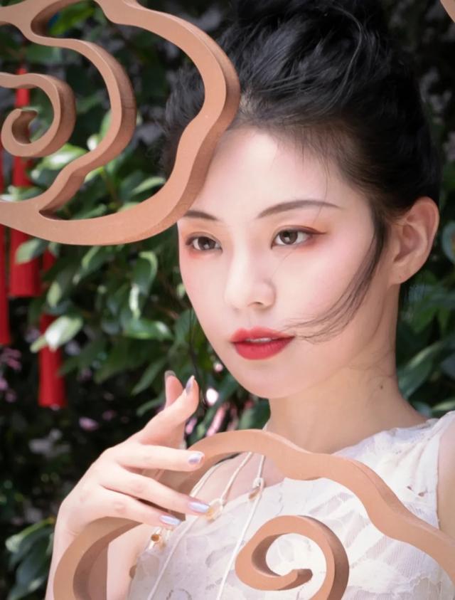 吊打韩国化妆术！中国女生这样化妆也太美了