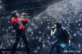 这一次，在五月天演唱会上冷场的华晨宇，也该看清镜子前的自己了图片