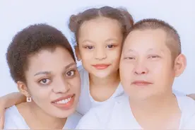 45岁中国大叔资助18岁非洲少女，少女为爱远赴中国：没有他就没我图片