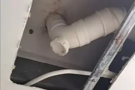 楼上老赖漏水不修理，师傅这样做再也没漏水图片