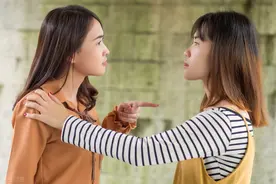 小姑子离婚后住进我家，让我滚：我哥的房子就是我的，你没资格住图片