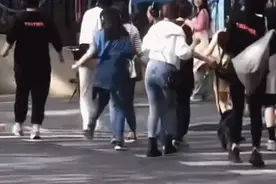 “上海街头最离谱一幕”冲上热搜，坑惨了多少上瘾的中国年轻人图片