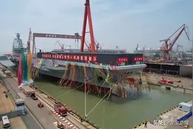 现代航母和诺亚方舟比哪个大？地球所有陆地动植物都能装下吗？图片