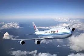 98年国航机长不满单位分房，带妻劫机叛逃台湾，下场大快人心图片