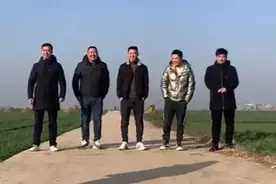 河南五兄弟分别抱着自己的媳妇大合照，引来了网友们的怒赞图片