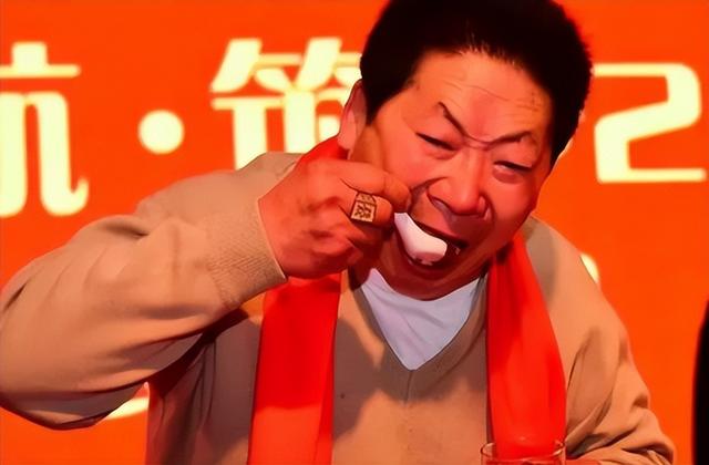 “辣王”李永志：5斤辣椒配白酒，破世界纪录，如今下场令人同情