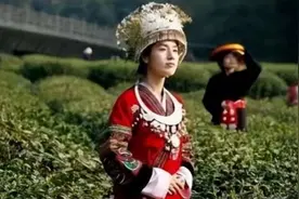 石奶引：16岁时因长得太美出现在1元纸币上，如今怎样了？图片