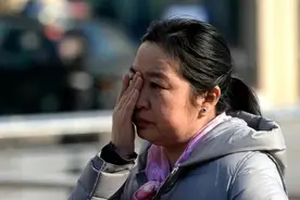 邓阿姨哭诉：为什么我63岁还想找对象，因为生活还得要继续图片