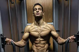 自律打造好身材，体脂最低时仅有3.9%，拉丝般的肌肉清晰可见图片