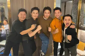 跑男初代成员的重聚，邓超发文:we are 伐木累 ！ ​太戳泪点了吧！图片