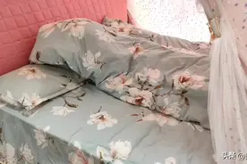 今天才知道，洗床单时加一碗水，不管床单多脏多旧，瞬间干净如新图片