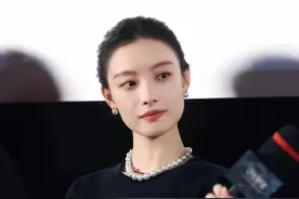 为什么“T恤”这么普通，又能这么时髦！她怎么做到的？图片