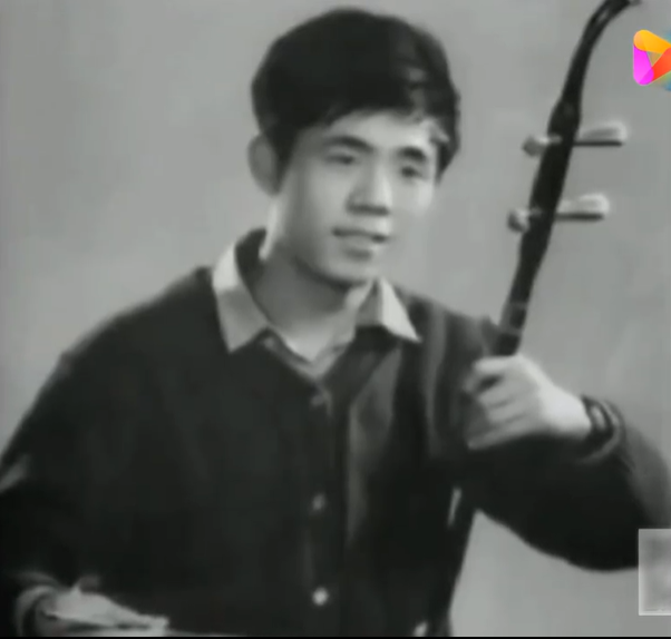 郎朗：3岁学钢琴，17岁成名，同刘亦菲传过绯闻，终娶小12岁娇妻