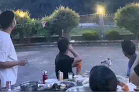 浙江台州夜空现不明飞行物，多个亮点排成直线！什么原因引起的？图片