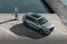 频繁充电，电池3年就坏了？增程式电动车的认知误区，别再犯了图片