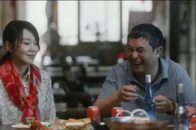 “风情女人”闫妮：身价上亿认赵本山当哥，离婚后3次吃“嫩草”图片