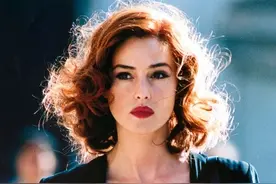 莫妮卡：大女儿继承美貌基因，46岁高龄生二女儿，没拦住丈夫变心图片