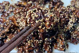 想吃琥珀核桃仁不用买了，在家能做，核桃仁和白糖就行，甜香酥脆图片