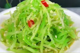 凉拌莴笋直接下锅焯水是大错，教你一招，清脆爽口，翠绿不发黄图片