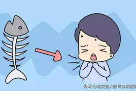 鱼刺卡在喉咙怎么办？别再喝醋了，教你一招，鱼刺自己跑出来！图片