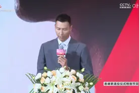 易建联退役仪式举行：一人一城，我做到了问心无愧！姚明、王治郅、巴特尔现场出席图片