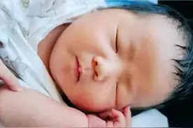 中国近三年新生婴儿数量：22年956万、23年902万，24年是多少？图片