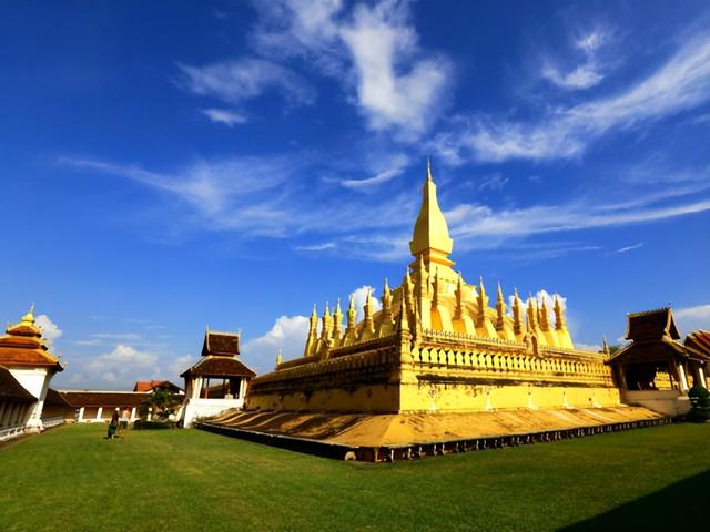 老挝是中南半岛上仅有的内陆国家,与中国交界,国土面积达23万余平方