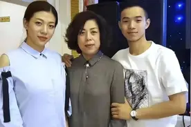 聋哑弃婴被养母发现潜力，上春晚后，生母欲相认被拒，后来怎样图片