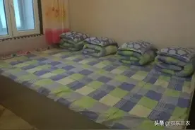 东北农村冬天大炕头，夜里全家人都挤在一起睡觉，南方人别笑话图片