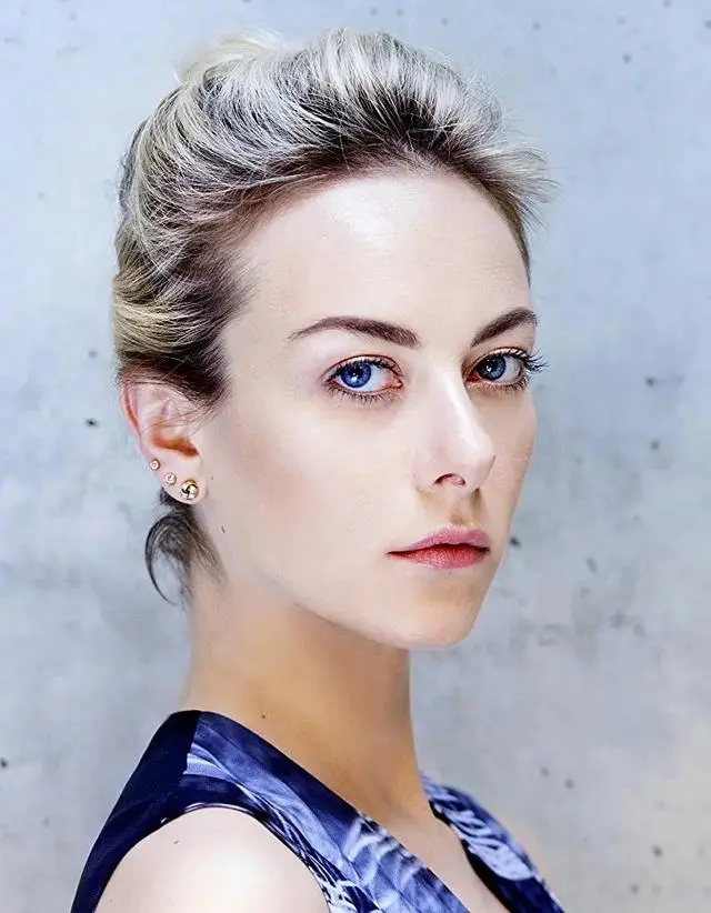 第二,dalianna1997年6月29日出生于立陶宛,精致如芭比娃娃般的小脸