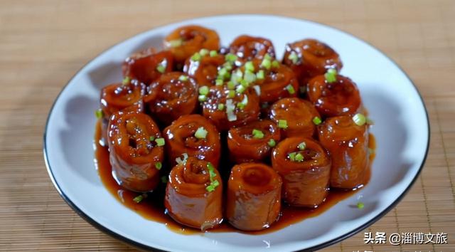 暑假了，如果你来山东，作为四大菜系之首的鲁菜，这十大特色美食，吃过五种就称得上九段美食大师。