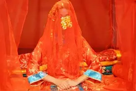 故事：新婚次日新娘自尽，包拯：把上联贴街上，对出下联者是凶手图片