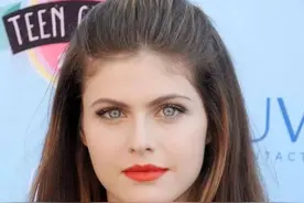 亚历珊德拉·达达里奥 揣最壮观的资本却予人最纯情的凝望图片