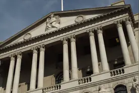 一度贴水1美元！英国央行异常低价交易黄金，央妈们正在抛售？图片