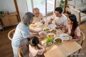超过65岁，血糖控制到多少才合理？很多人搞错了！图片
