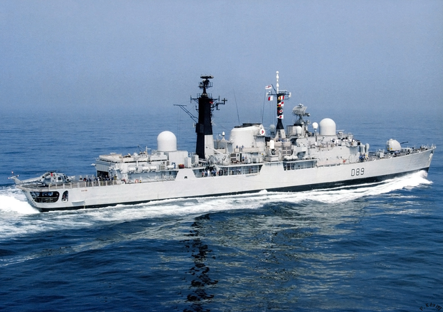 马岛战争中,谢菲尔德号驱逐舰,怎么被一枚飞鱼小导弹击沉了呢?