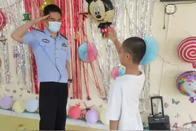 保定：见义勇为获奖励后，他捐出奖金为福利院孩子们采购天文望远镜图片