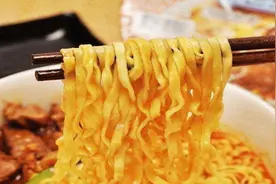 “家有余粮心不慌”，宅家生活，建议多囤4款速食面，方便还饱腹图片