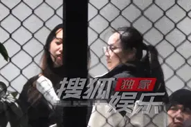 张靓颖新冠痊愈后返岗工作，与员工开会至深夜，仍不戴口罩引争议图片