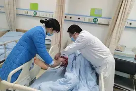 女子常年腰腿痛 听信民间偏方“蚂蟥疗法”导致流血不止图片