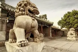 大贪官和珅的钱相当于现在多少钱？图片