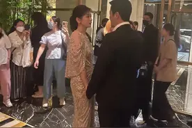 吴京与贾静雯牵手聊引争议：两位已婚人士如此亲密，是否合适？图片