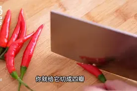 家庭简单版腌黄瓜做法，冬天配火锅酸爽解腻，脆口好吃可以试试图片