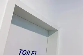 生活很苦现实很累的文案//别总自顾可怜，谁活着都挺难图片