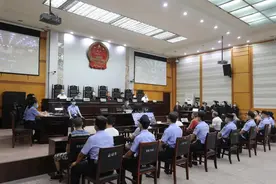 只因被交警查车，偏执小伙竟冲进警局当众行凶，最终酿成滔天大祸图片