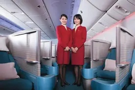 香港国泰航空空姐的英语 揭开了“美粉”的伤疤图片